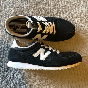 New Balance 420 Women’s Shoes (Size 10)
